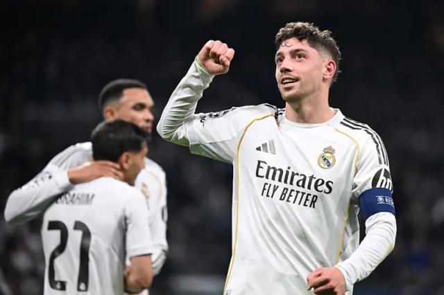 半岛体育app下载-【欧冠】巴尔韦德戴帽,瓜帅整活玩砸,皇马3比0曼城